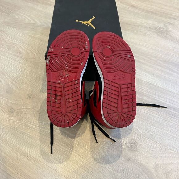 Air Jordan 1 Mid Black and Red Boys Sneakers, Size 7 - Picture 4 of 5